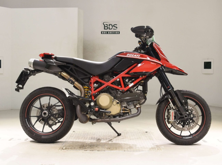 Мотоцикл Ducati HYPERMOTARD 1100 EVO з пробігом 23655 km з пробігом 23655 km