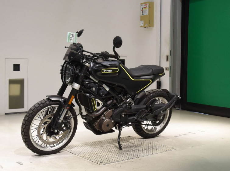 Мотоцикл Husqvarna SVARTPILEN 401 с пробегом 10842 km с пробегом 10842 km