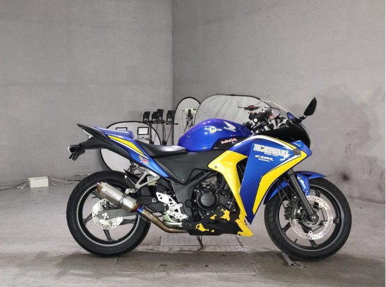 Мотоцикл Honda CBR250R з пробігом 24810 km