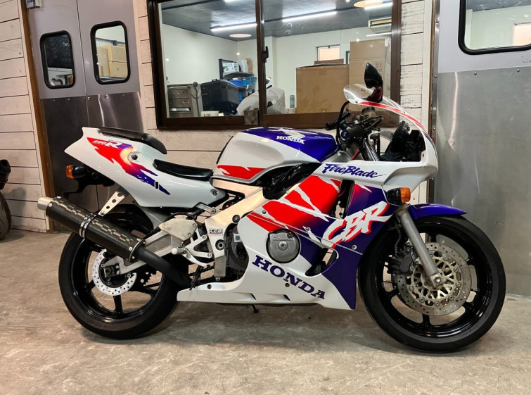 Мотоцикл Honda CBR400RR з пробігом 49112 km