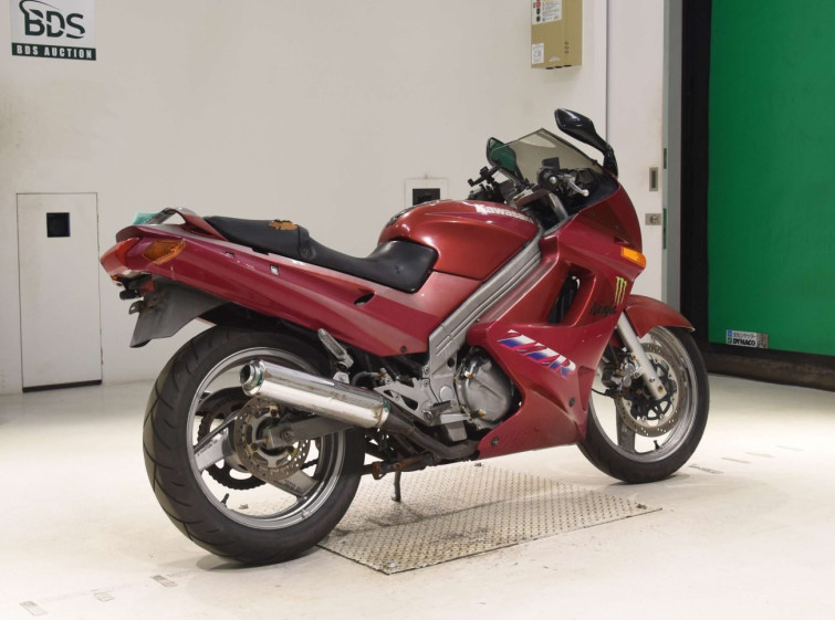 Мотоцикл Kawasaki ZZ-R250 з пробігом 31374 km з пробігом 31374 km