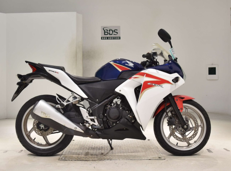 Мотоцикл Honda CBR250R с пробегом 5098 km с пробегом 5098 km