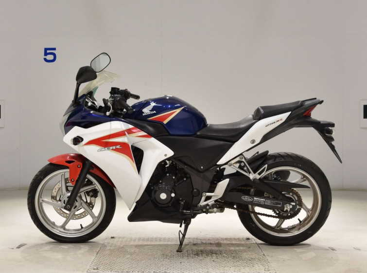 Мотоцикл Honda CBR250R с пробегом 5098 km с пробегом 5098 km