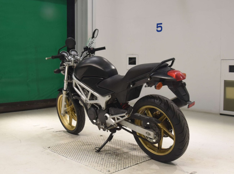 Мотоцикл Honda VTR250 с пробегом 7253 km с пробегом 7253 km