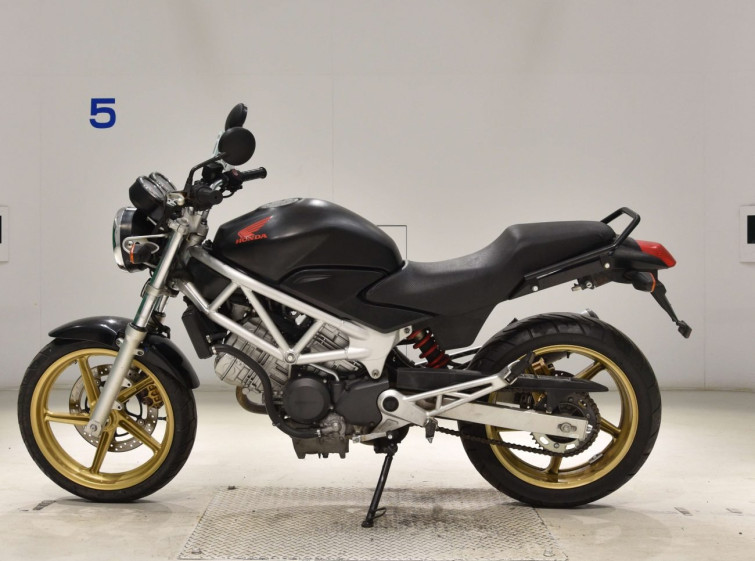 Мотоцикл Honda VTR250 с пробегом 7253 km с пробегом 7253 km