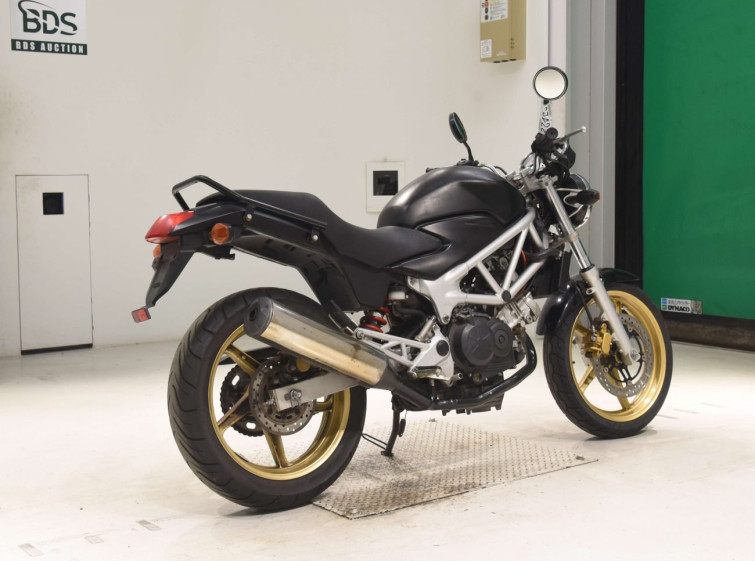 Мотоцикл Honda VTR250 с пробегом 7253 km с пробегом 7253 km