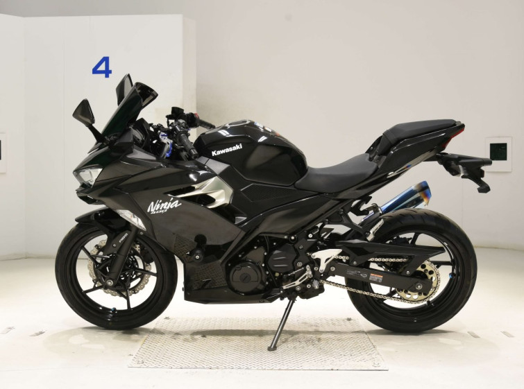 Мотоцикл Kawasaki NINJA400 с пробегом 48732 km с пробегом 48732 km