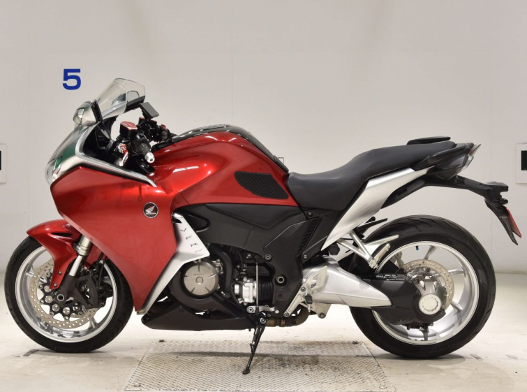 Мотоцикл Honda VFR1200F з пробігом 47756 km з пробігом 47756 km