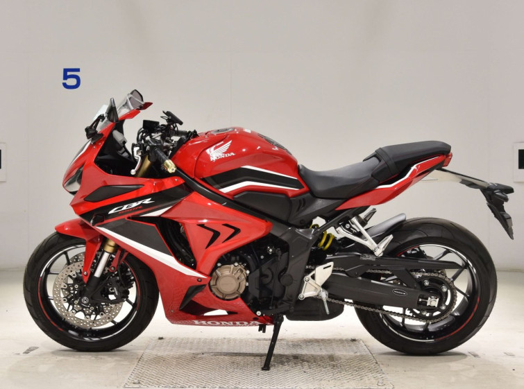 Мотоцикл Honda CBR650R с пробегом 14032 km с пробегом 14032 km