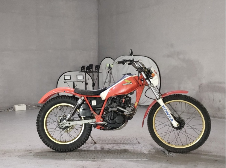 Мотоцикл Honda TLR200 з пробігом 8645 km