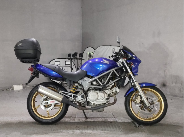 Мотоцикл Honda VTR250 с пробегом 67583 km