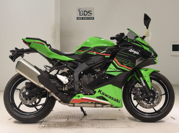 Мотоцикл Kawasaki ZX-4RR с пробегом 307 km