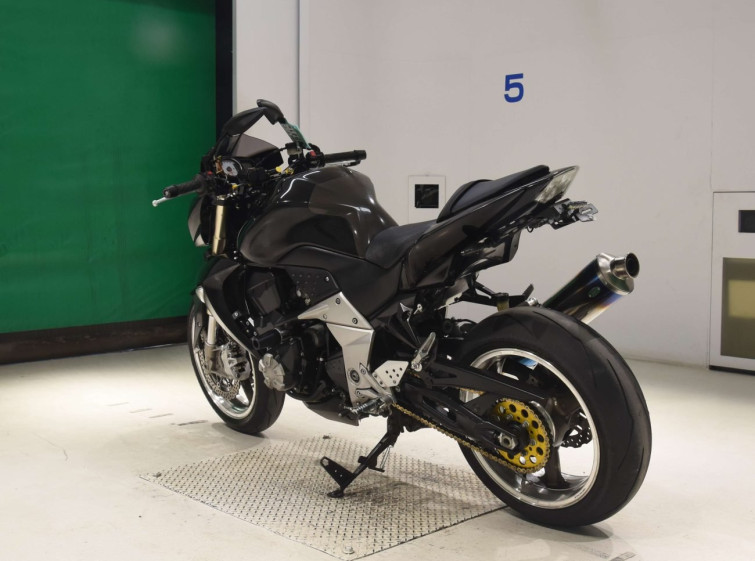 Мотоцикл Kawasaki Z1000 с пробегом 67667 km с пробегом 67667 km