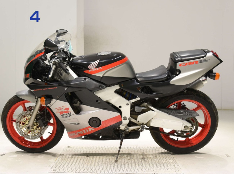 Мотоцикл Honda CBR250RR с пробегом 14142 km с пробегом 14142 km