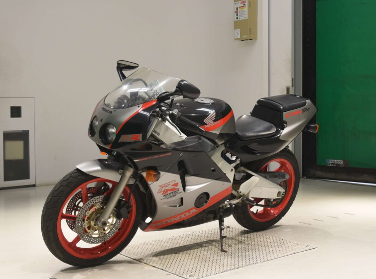 Мотоцикл Honda CBR250RR с пробегом 14142 km с пробегом 14142 km