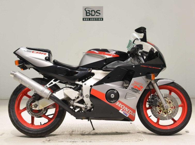 Мотоцикл Honda CBR250RR с пробегом 14142 km с пробегом 14142 km