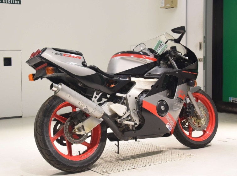 Мотоцикл Honda CBR250RR с пробегом 14142 km с пробегом 14142 km