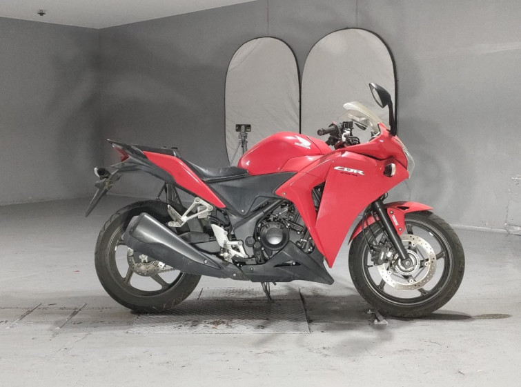 Мотоцикл Honda CBR250R з пробігом 8507 km