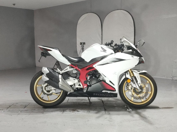 Мотоцикл Honda CBR250RR с пробегом 17093 km