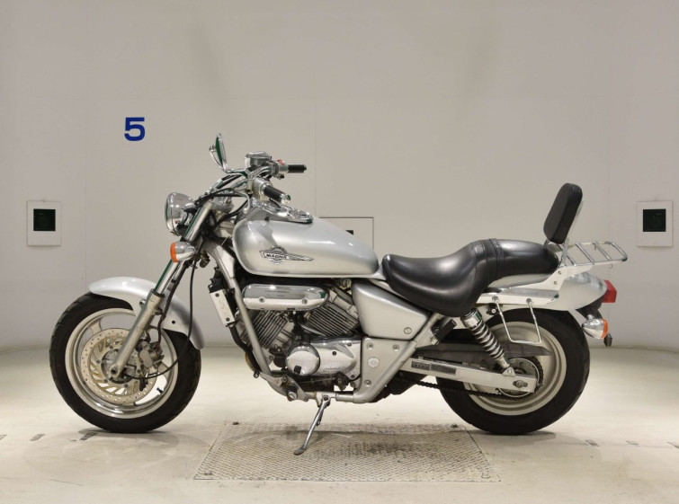 Мотоцикл Honda MAGNA250