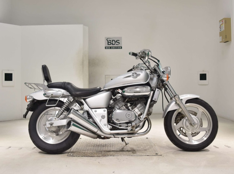 Мотоцикл Honda MAGNA250