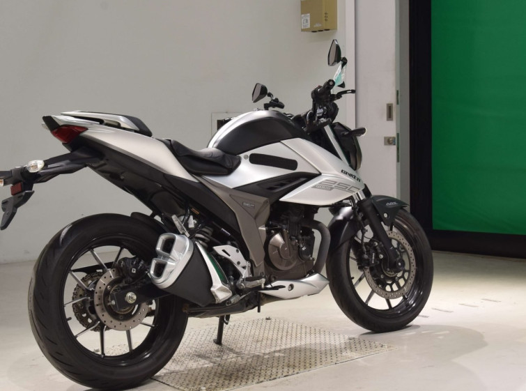 Мотоцикл Suzuki GIXXER250 з пробігом 16952 km з пробігом 16952 km