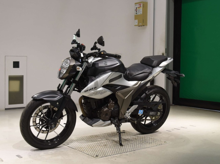 Мотоцикл Suzuki GIXXER250 з пробігом 16952 km з пробігом 16952 km