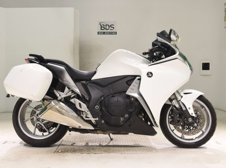 Мотоцикл Honda VFR1200F с пробегом 27327 km