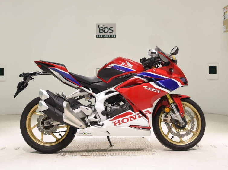 Мотоцикл Honda CBR250RR с пробегом 8015 km