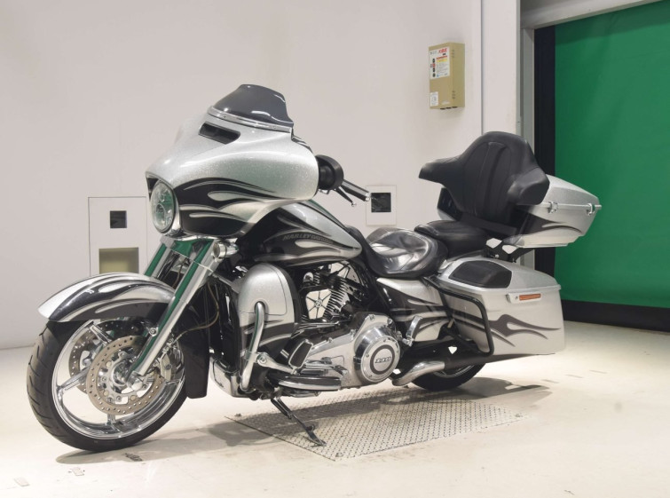 Мотоцикл HD STREET GLIDE FLHXSE1800 з пробігом 21282 km з пробігом 21282 km