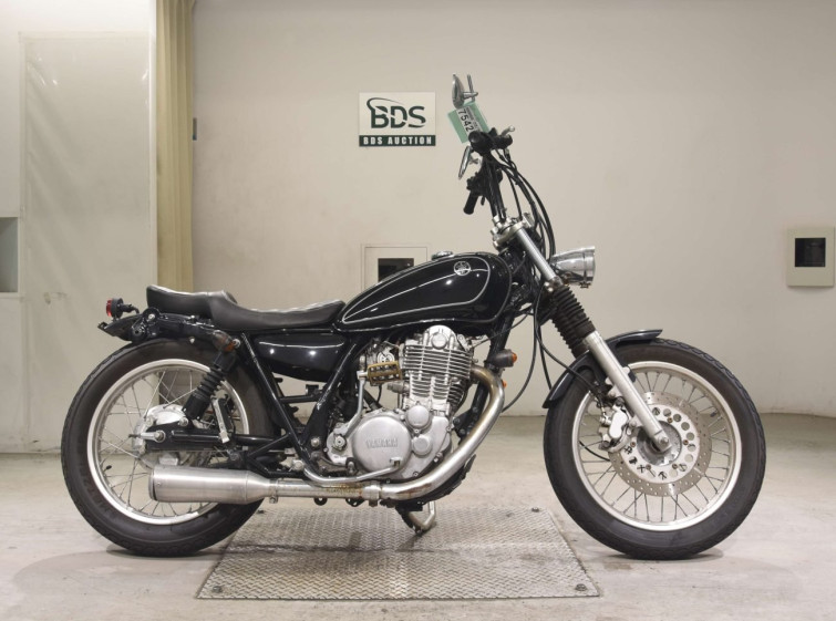 Мотоцикл Yamaha SR400 с пробегом 4022 km