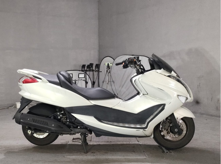 Мотоцикл Yamaha MAJESTY 250