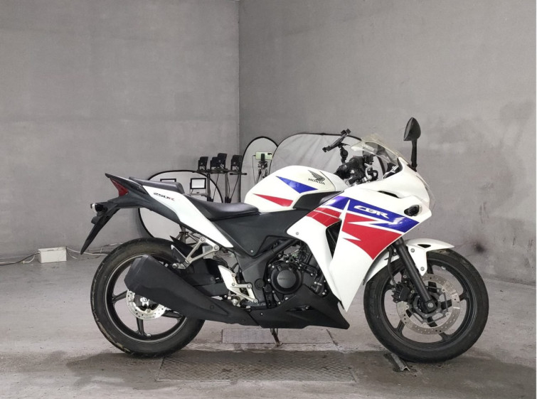 Мотоцикл Honda CBR250R з пробігом 9827 km
