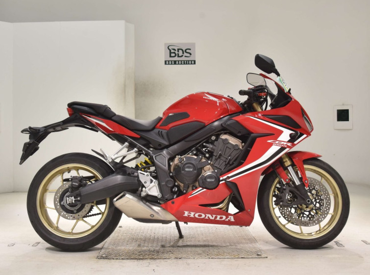 Мотоцикл Honda CBR650R с пробегом 8672 km