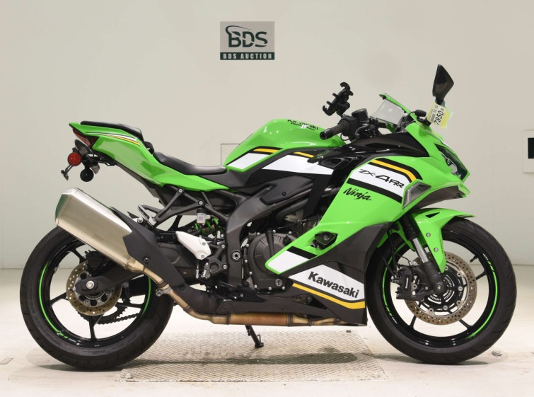 Мотоцикл Kawasaki ZX-4RR з пробігом 860 km