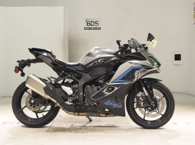 Мотоцикл Kawasaki NINJA ZX-25R KRT з пробігом 5602 km