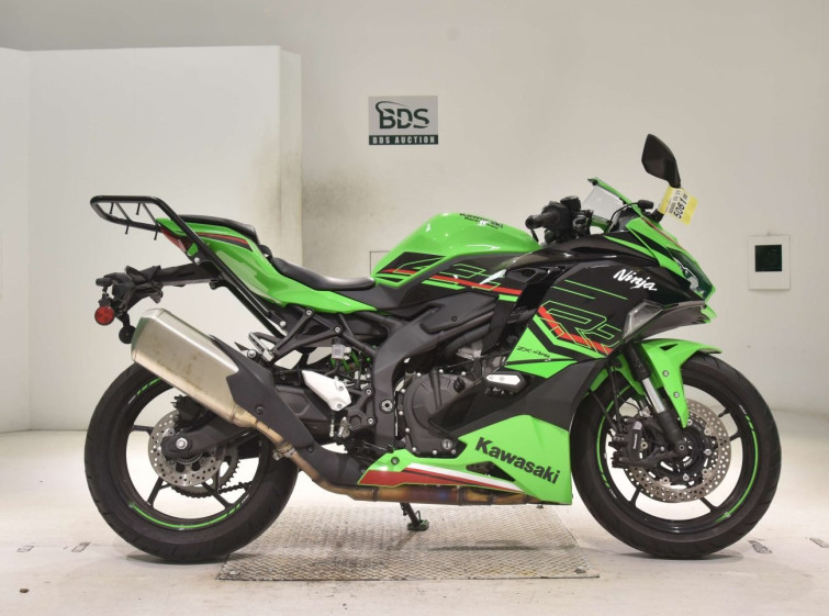 Мотоцикл Kawasaki ZX-4RR з пробігом 10915 km