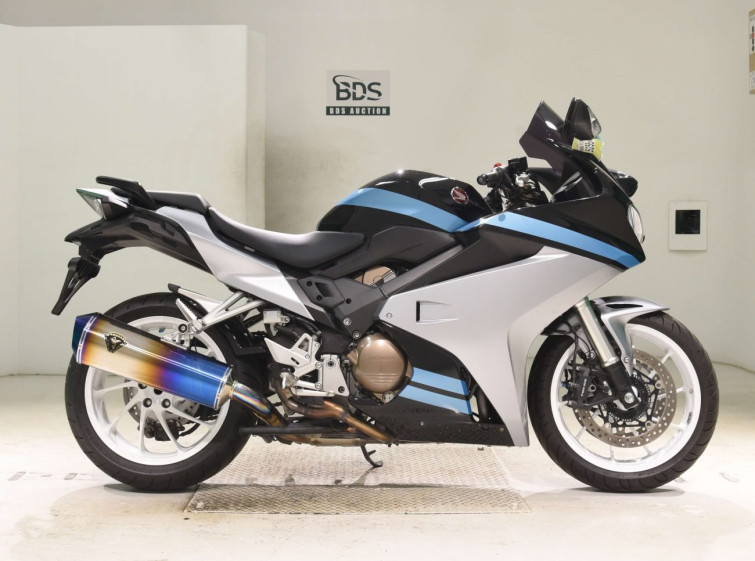 Мотоцикл Honda VFR800F з пробігом 5562 km
