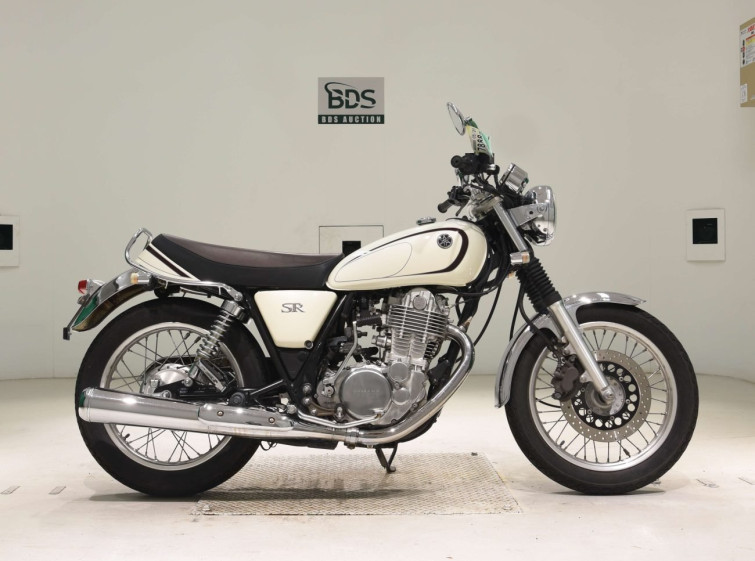 Мотоцикл Yamaha SR400 с пробегом 9990 km