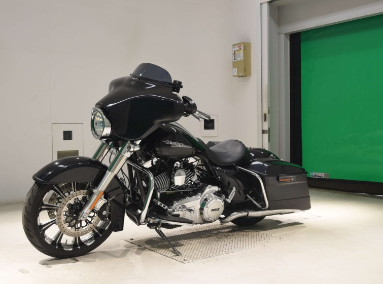 Мотоцикл HD SREET GLIDE FLHX1690 с пробегом 5063 km с пробегом 5063 km