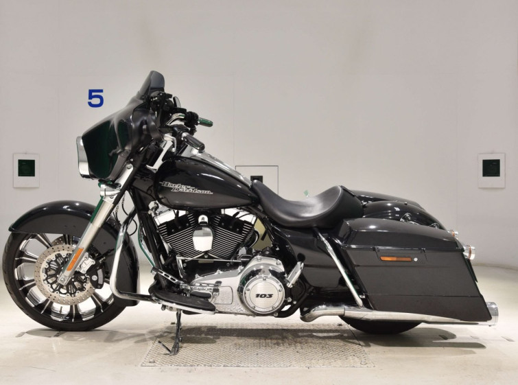 Мотоцикл HD SREET GLIDE FLHX1690 с пробегом 5063 km с пробегом 5063 km