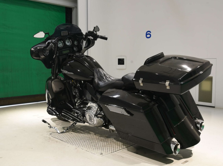 Мотоцикл HD SREET GLIDE FLHX1690 с пробегом 87420 km с пробегом 87420 km