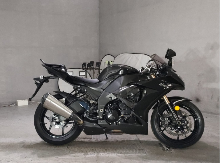 Мотоцикл Kawasaki NINJA ZX-10R з пробігом 30588 km