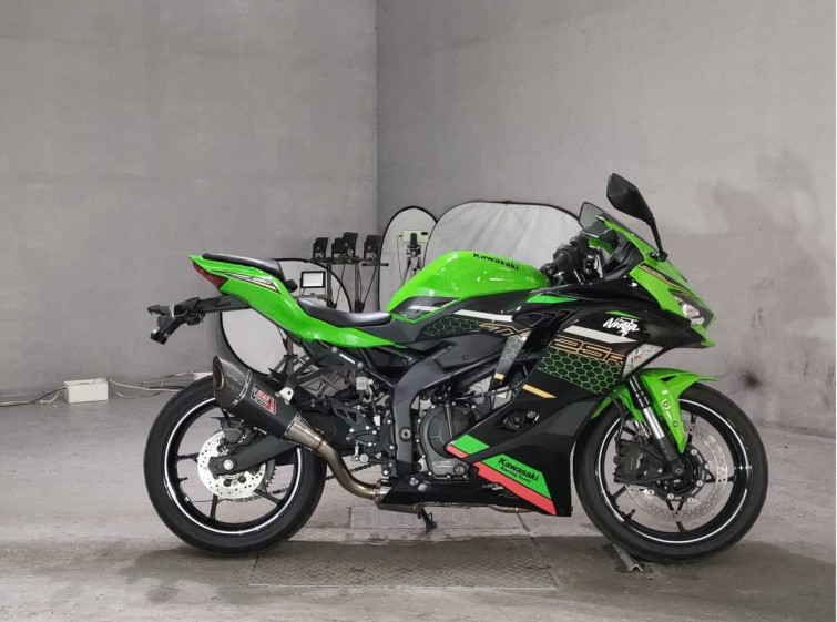 Мотоцикл Kawasaki NINJA ZX-25R KRT з пробігом 11370 km