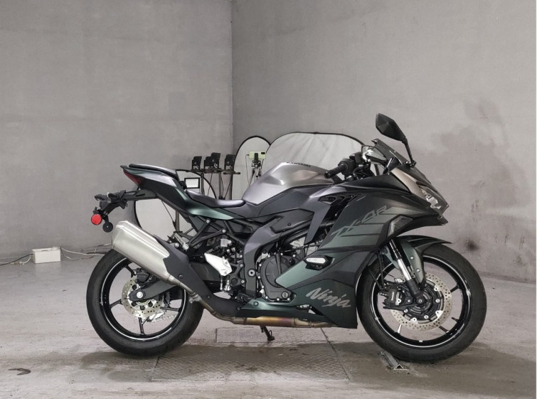 Мотоцикл Kawasaki NINJA ZX-4R SE з пробігом 1610 km