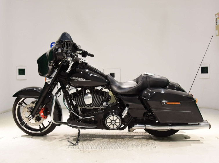 Мотоцикл HD SREET GLIDE FLHXS1690 з пробігом 10869 km з пробігом 10869 km