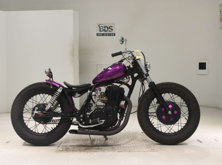 Мотоцикл Yamaha SR400 с пробегом 2500 km