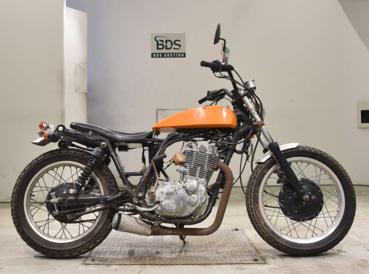 Мотоцикл Yamaha SR400 с пробегом 17659 km