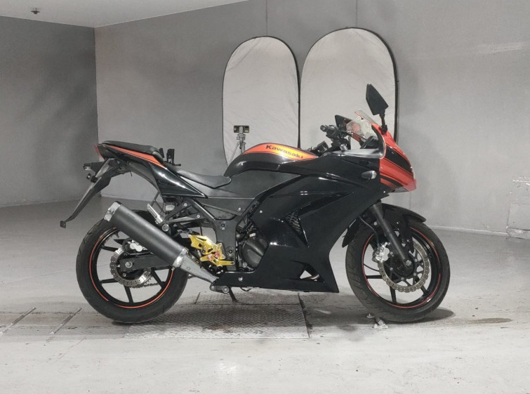 Мотоцикл Kawasaki NINJA250R с пробегом 22677 km