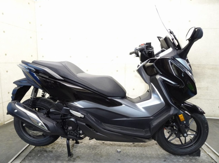 Мотоцикл Honda FORZA з пробігом 4317 km